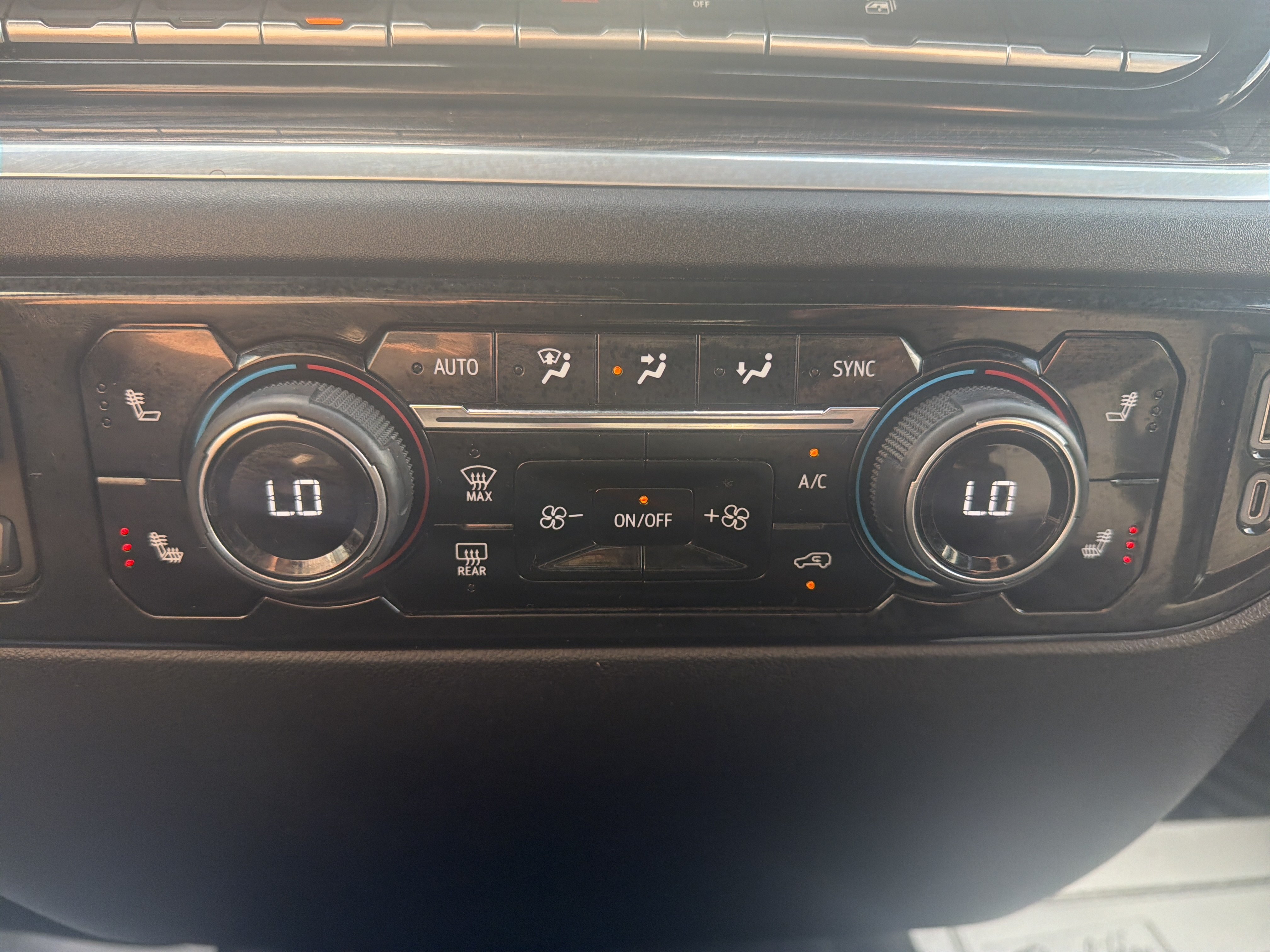 Used 2026 Chevrolet Silverado 1500 RST AWD/4WD image 28
