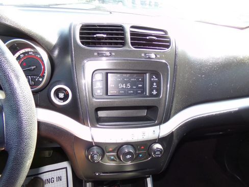 Used 2017 Dodge Journey SE w/ Flexible Seating Group image 50