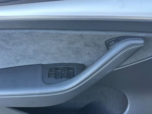 Used 2025 Tesla Model Y Long Range image 8