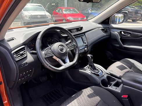 Used 2019 Nissan Rogue SV w/ Sun & Sound Touring Package AWD/4WD image 5