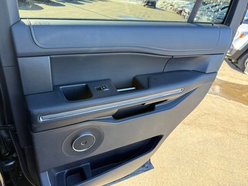 Used 2022 Ford Expedition XLT image 29