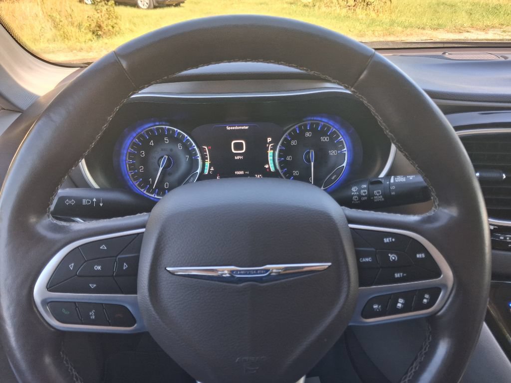 Used 2018 Chrysler Pacifica Touring-L Plus w/ Advanced Safetytec Group FWD image 6
