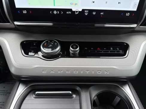 Used 2025 Ford Expedition Active AWD/4WD image 40