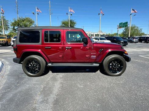 Used 2022 Jeep Wrangler Unlimited Sahara AWD/4WD image 4
