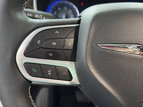 Used 2024 Chrysler Pacifica Limited FWD image 17