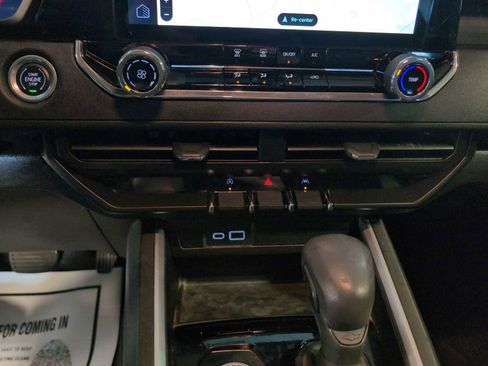 Used 2024 Chevrolet Colorado Trail Boss w/ Technology Package image 18