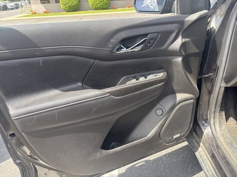 Used 2019 GMC Acadia SLT AWD/4WD image 15