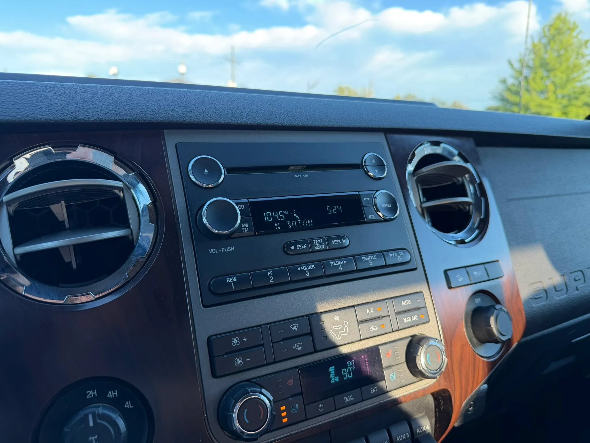Used 2012 Ford F250 Lariat w/ Lariat Interior Pkg AWD/4WD image 14