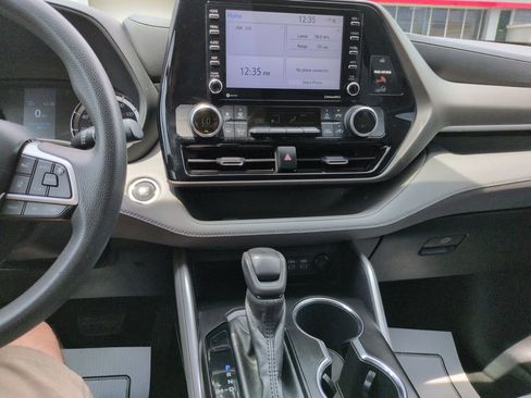 Used 2022 Toyota Highlander L AWD/4WD image 17