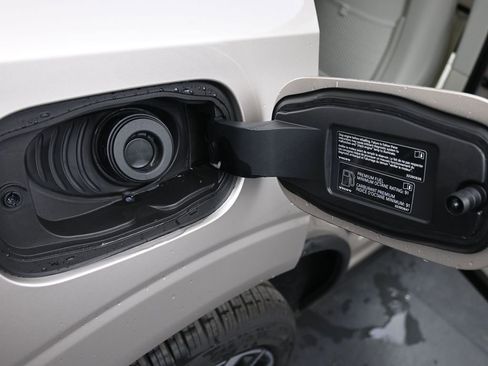 New 2026 Volvo XC60 B5 Ultra w/ Protection Package Premier AWD/4WD image 17