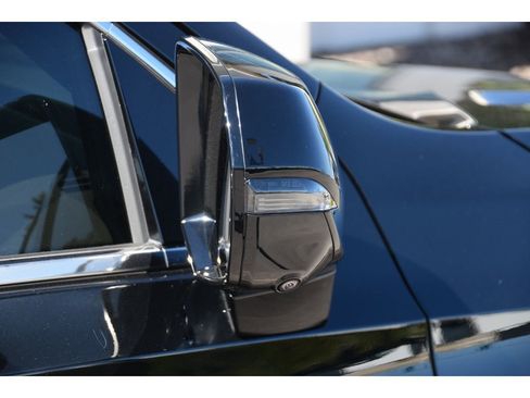 Used 2022 Cadillac Escalade Premium Luxury Platinum image 31