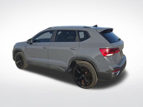 Used 2022 Volkswagen Taos SEL w/ Panoramic Sunroof Package FWD image 5