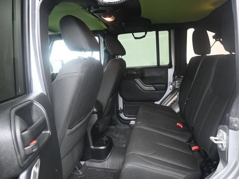 Used 2018 Jeep Wrangler Unlimited Sport S AWD/4WD image 13