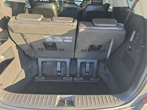 Used 2025 Kia Carnival image 6