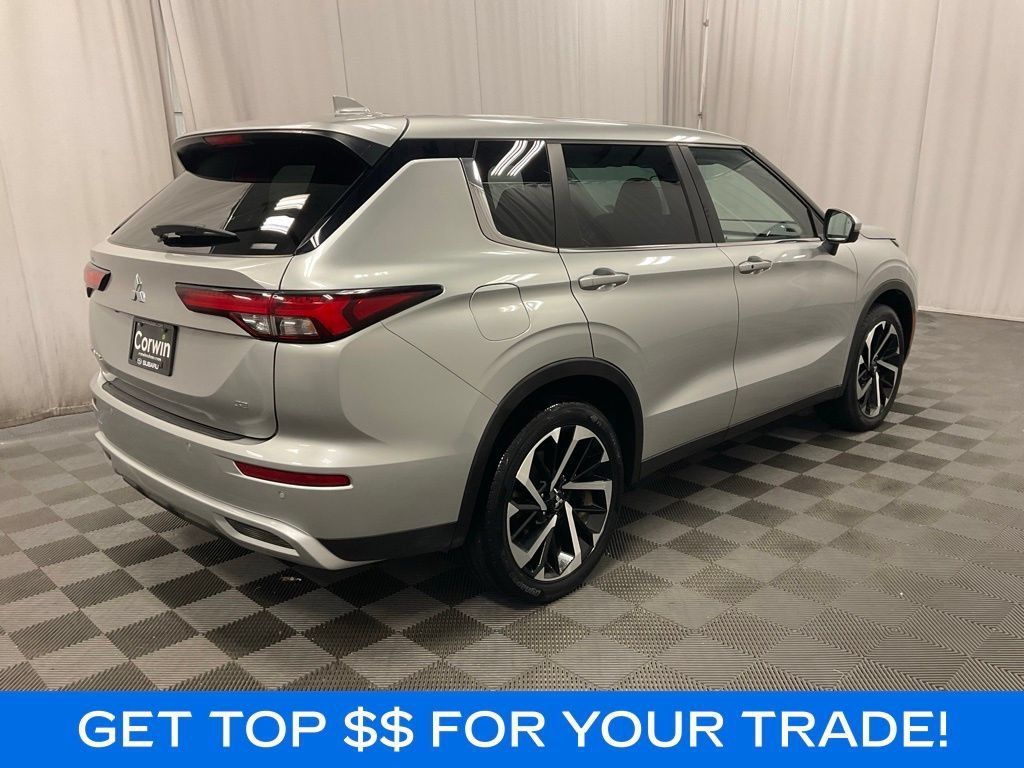 Used 2023 Mitsubishi Outlander SE AWD/4WD image 3