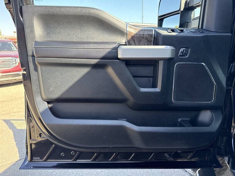 Used 2017 Ford F250 Lariat w/ Lariat Ultimate Package AWD/4WD image 18