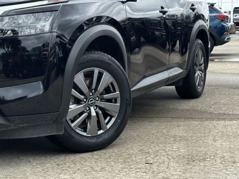 Used 2025 Nissan Pathfinder S FWD image 12