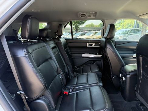 Used 2022 Ford Explorer XLT w/ Equipment Group 202A AWD/4WD image 29