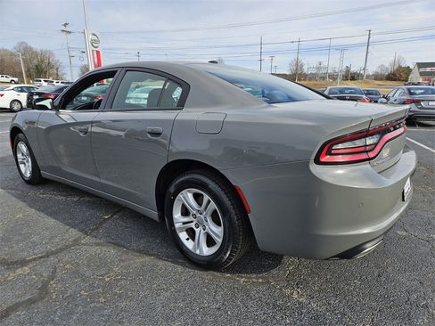 Used 2019 Dodge Charger SXT image 5