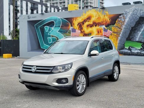 Used 2013 Volkswagen Tiguan SE image 1