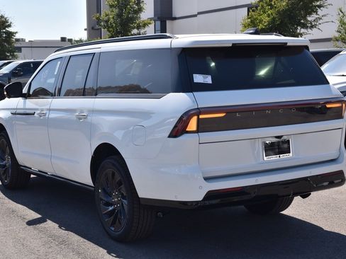 New 2025 Lincoln Navigator L Reserve w/ Jet Appearance Package image 9