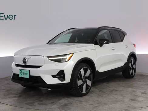 Used 2023 Volvo XC40 Recharge Plus w/ Protection Package Premier AWD/4WD image 2