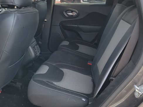 Used 2014 Jeep Cherokee Latitude w/ Trailer Tow Group AWD/4WD image 8