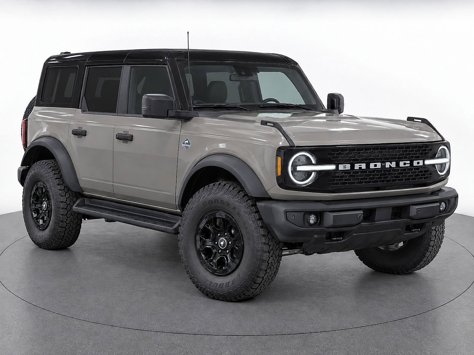 Used 2026 Ford Bronco Outer Banks w/ Sasquatch Package AWD/4WD image 2