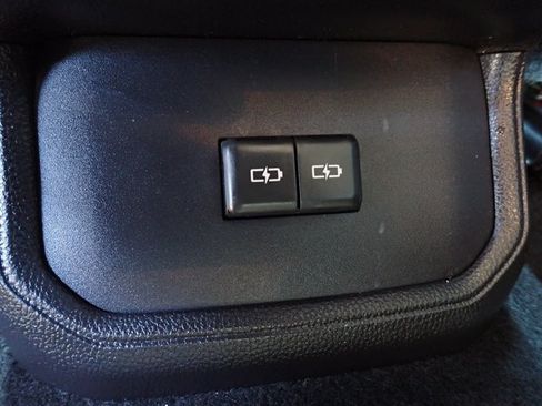 Used 2024 Toyota Highlander XLE AWD/4WD image 11