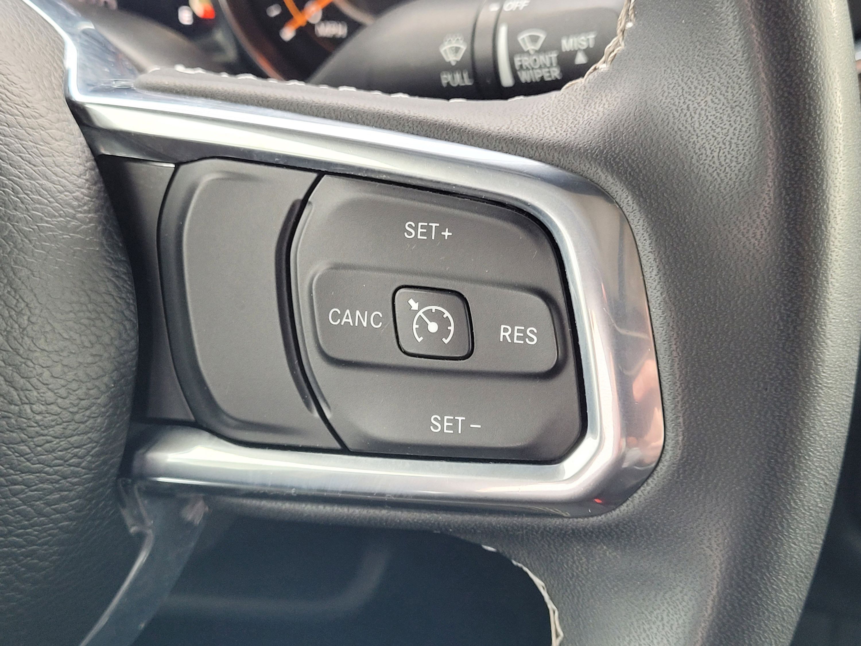 Used 2023 Jeep Gladiator Overland AWD/4WD image 13
