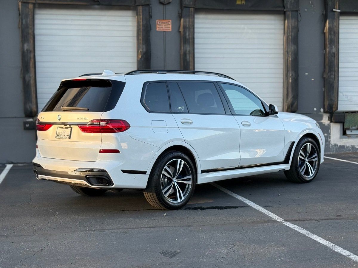 Used 2022 BMW X7 xDrive40i w/ Premium Excellence Package AWD/4WD image 3