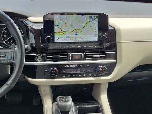 Used 2023 Nissan Pathfinder SL AWD/4WD image 32