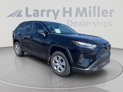 Used 2025 Toyota RAV4 LE AWD/4WD image 7
