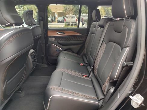 Used 2026 Jeep Grand Cherokee Summit w/ Obsidian Package AWD/4WD image 29