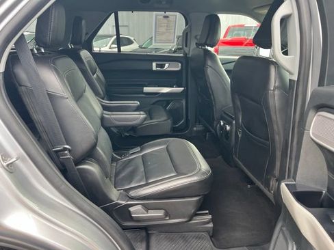 Used 2022 Ford Explorer Limited w/ Equipment Group 301A AWD/4WD image 13
