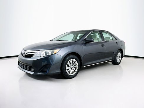 Used 2012 Toyota Camry LE image 3