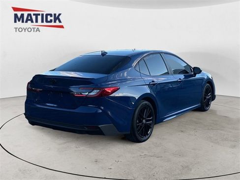 Used 2025 Toyota Camry SE image 7
