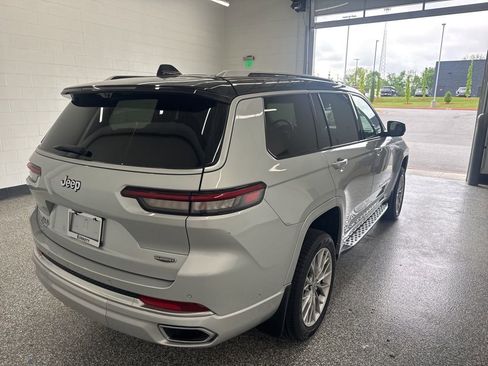 Used 2023 Jeep Grand Cherokee L Summit w/ Advanced Protech Group IV AWD/4WD image 5