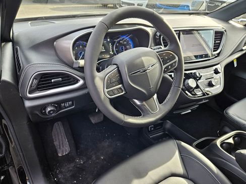 New 2026 Chrysler Pacifica Select image 14