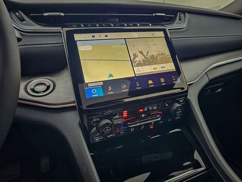 New 2025 Jeep Grand Cherokee Limited image 22