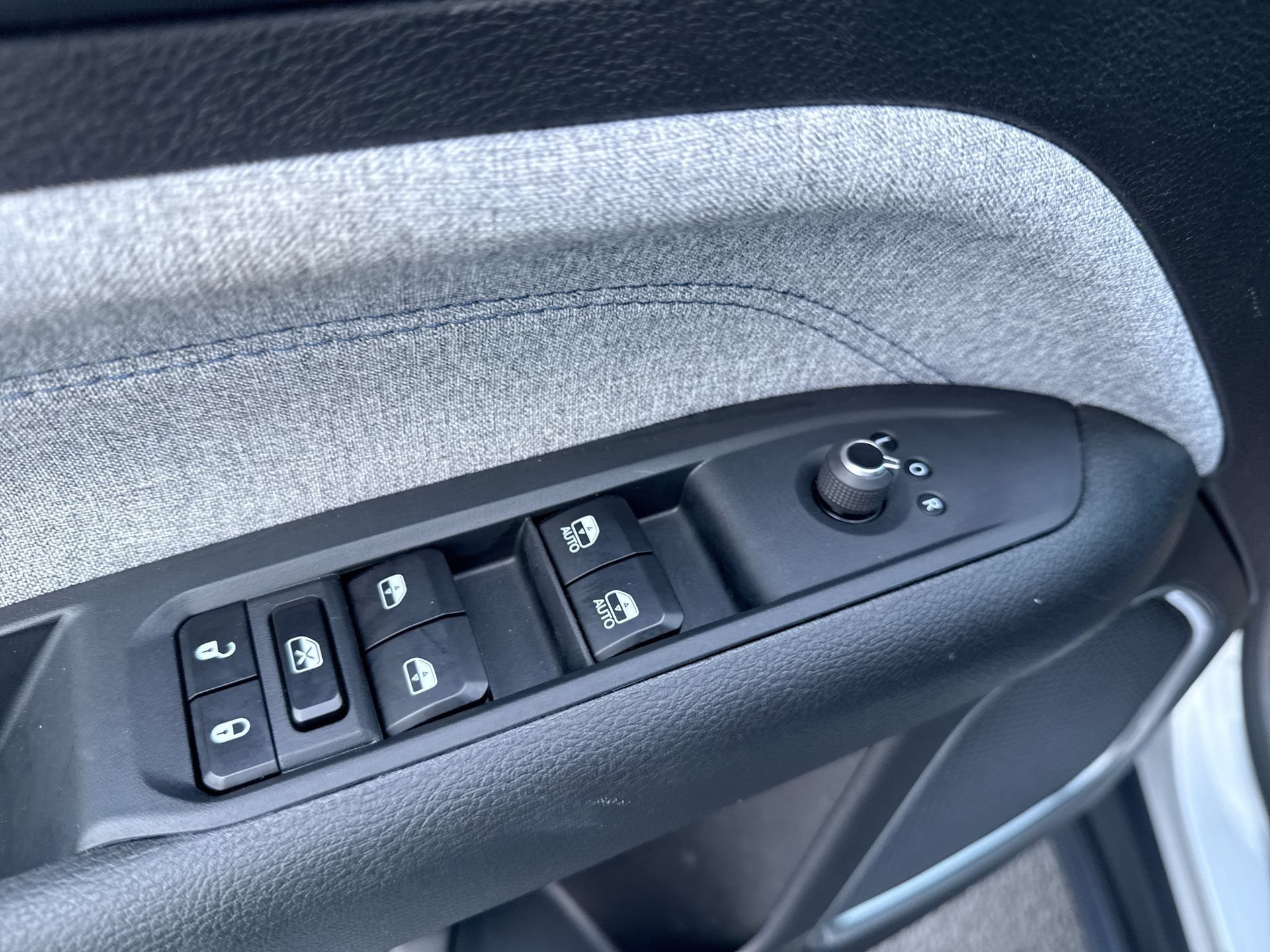 Used 2025 Jeep Compass Sport AWD/4WD image 15