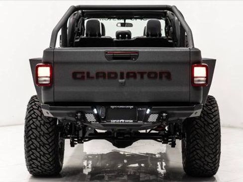 Used 2025 Jeep Gladiator Sport image 5