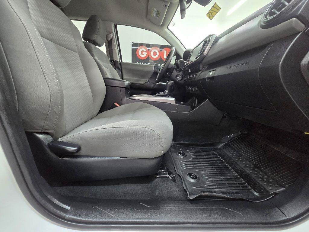 Used 2021 Toyota Tacoma SR5 AWD/4WD image 19