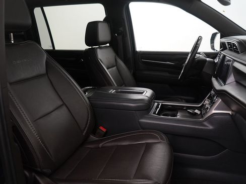 Used 2021 GMC Yukon XL Denali image 12