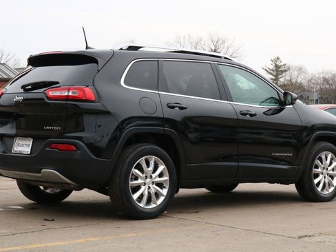 Used 2017 Jeep Cherokee Limited AWD/4WD image 12