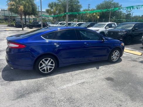 Used 2016 Ford Fusion SE FWD image 3