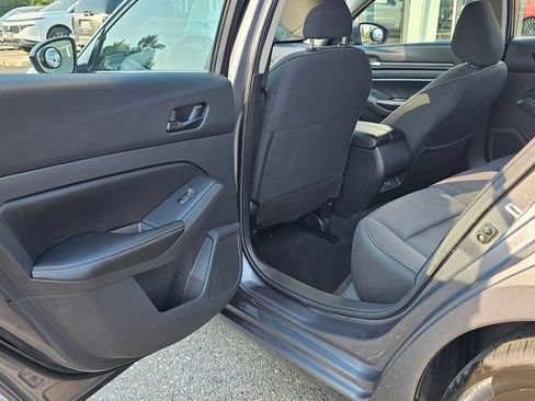 Used 2024 Nissan Altima 2.5 SV FWD image 14