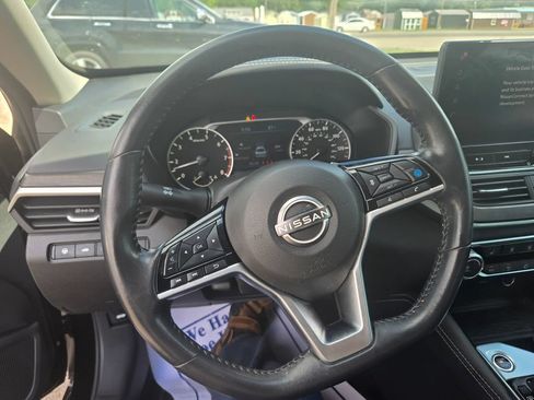 Used 2023 Nissan Altima 2.5 SV w/ SV Premium Package FWD image 10