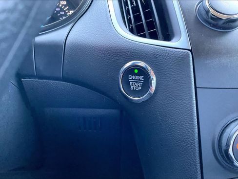 Used 2019 Ford Edge SE FWD image 35