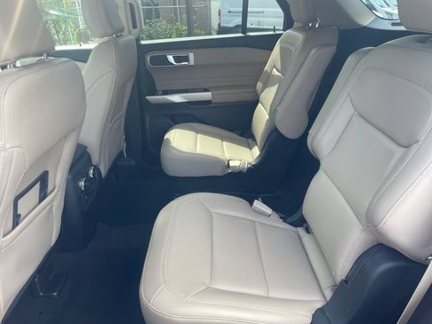 Certified 2021 Ford Explorer XLT w/ Equipment Group 202A AWD/4WD image 14